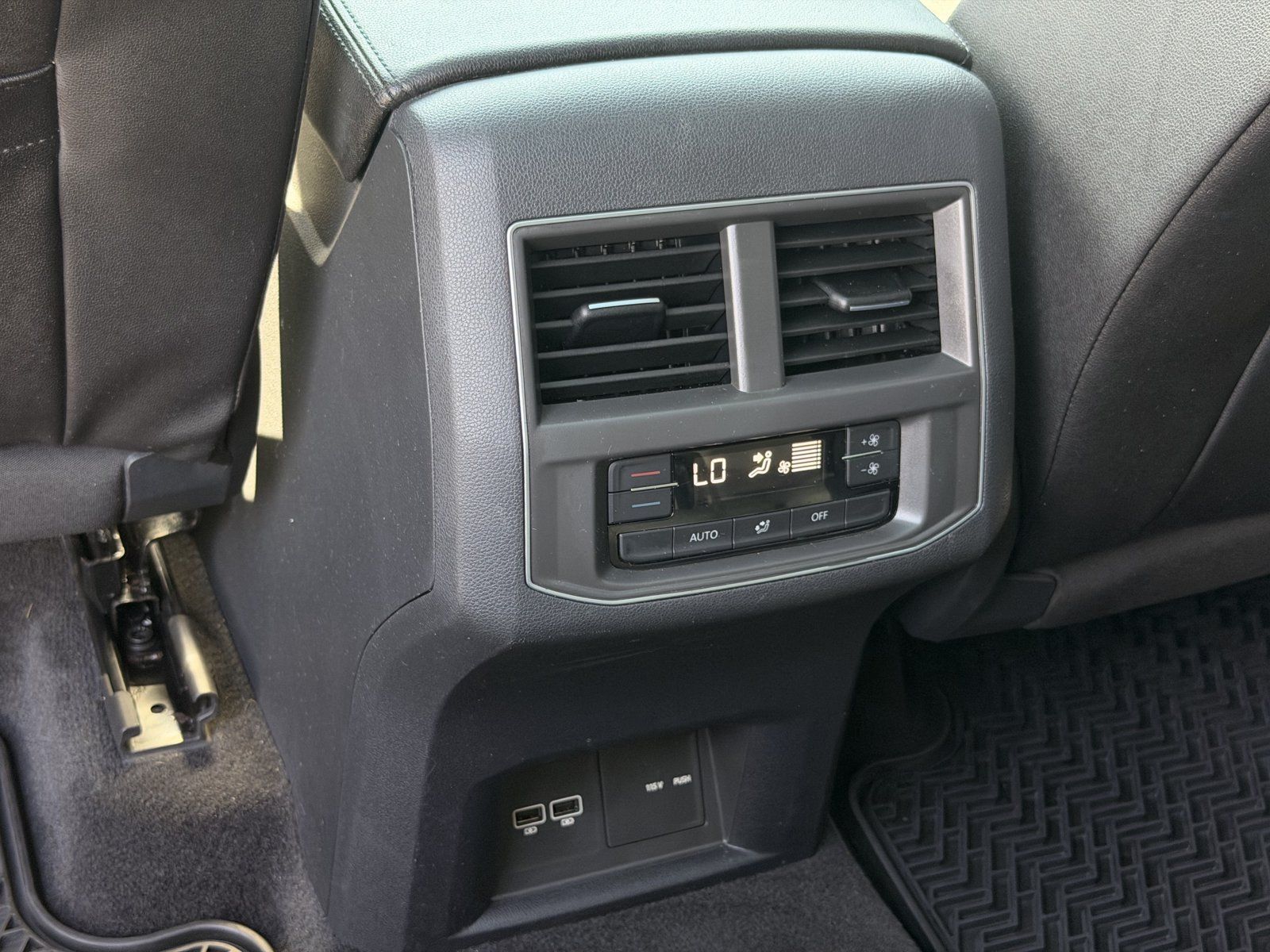 Used 2018 Volkswagen Atlas SEL FWD image 36