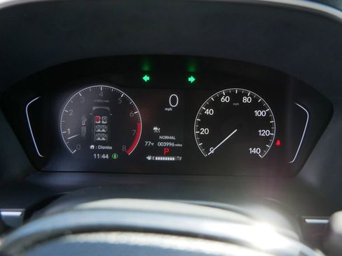 Used 2025 Honda Pilot Sport image 32