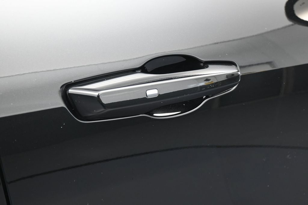 Used 2024 Chevrolet Traverse LT w/ Midnight/Sport Edition FWD image 46