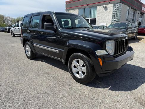 Used 2012 Jeep Liberty Sport image 1