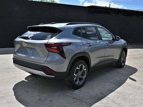 Used 2026 Chevrolet Trax LT FWD image 3