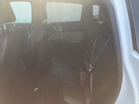 Used 2024 Jeep Compass Latitude AWD/4WD image 34