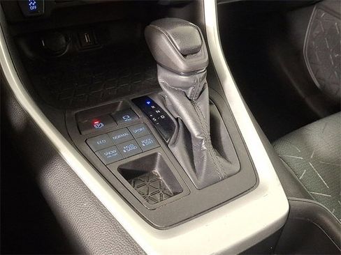 Used 2022 Toyota RAV4 XLE image 17