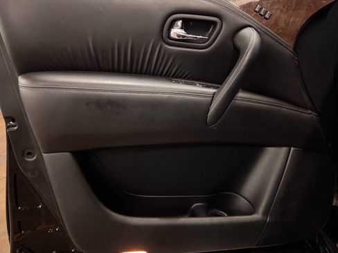 Used 2017 INFINITI QX80 2WD w/ Driver Assistance Package image 38