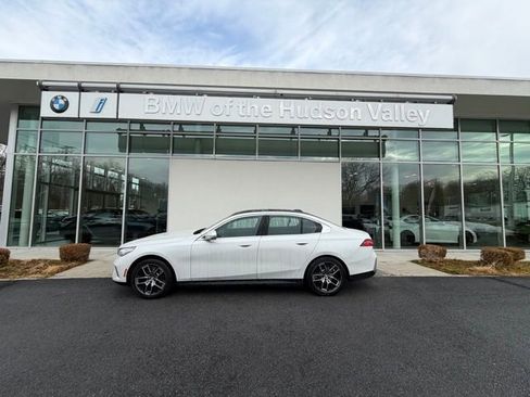 Used 2026 BMW 530i xDrive w/ Executive Package image 1