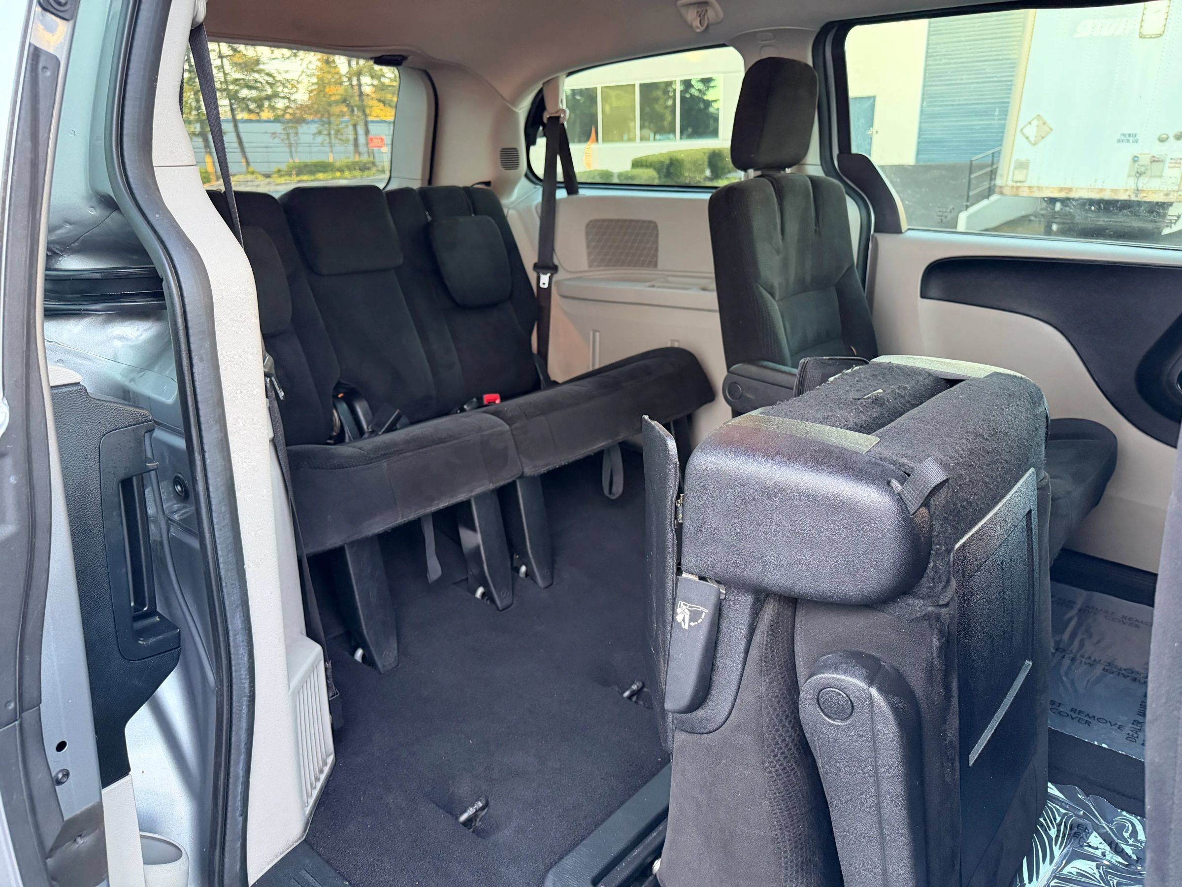 Used 2016 Dodge Grand Caravan American Value Package w/ UConnect Hands-Free Group FWD image 17