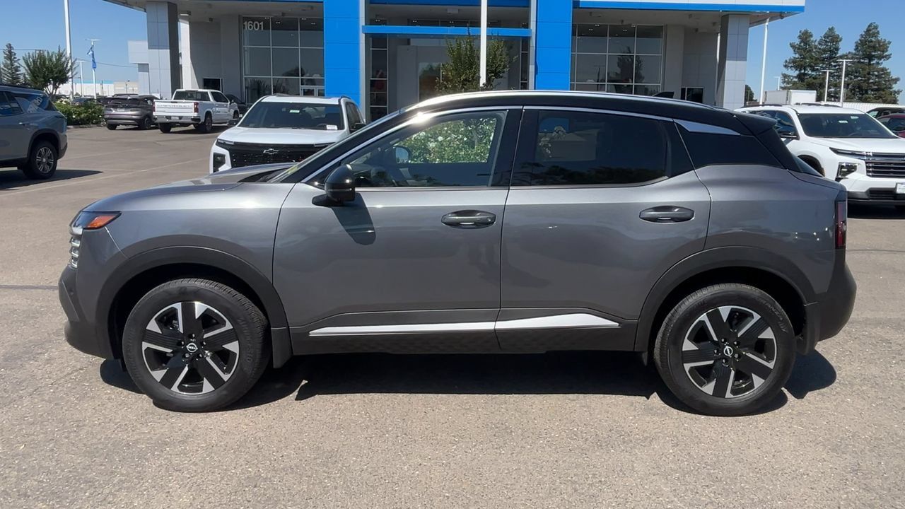 Used 2025 Nissan Kicks SR FWD image 4