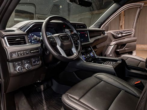 Used 2024 GMC Yukon XL Denali w/ Denali Reserve Package image 13