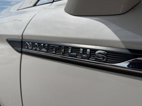 Used 2023 Lincoln Nautilus Reserve w/ Equipment Group 201A AWD/4WD image 4