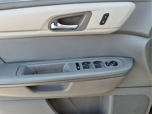 Used 2017 Chevrolet Traverse LT w/ Style and Technology Package image 13