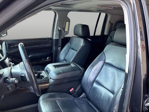 Used 2017 Chevrolet Suburban LT RWD image 8