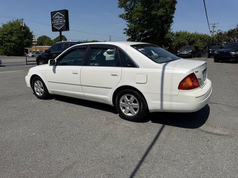 Used 2000 Toyota Avalon XL image 7