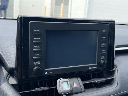 Used 2021 Toyota RAV4 LE AWD/4WD image 15