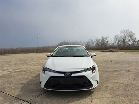 Used 2024 Toyota Corolla LE image 2