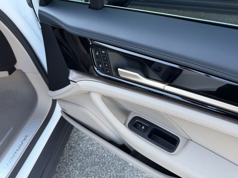 Certified 2024 Porsche Panamera 4 image 30