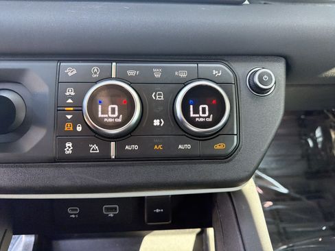 Used 2021 Land Rover Defender 110 AWD/4WD image 28