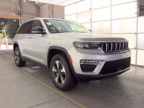 Used 2024 Jeep Grand Cherokee Limited 4xe AWD/4WD image 2