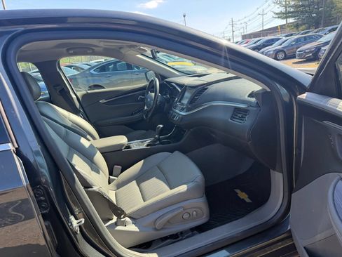 Used 2019 Chevrolet Impala LT FWD image 12