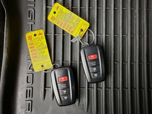 Used 2023 Toyota Highlander LE FWD image 36