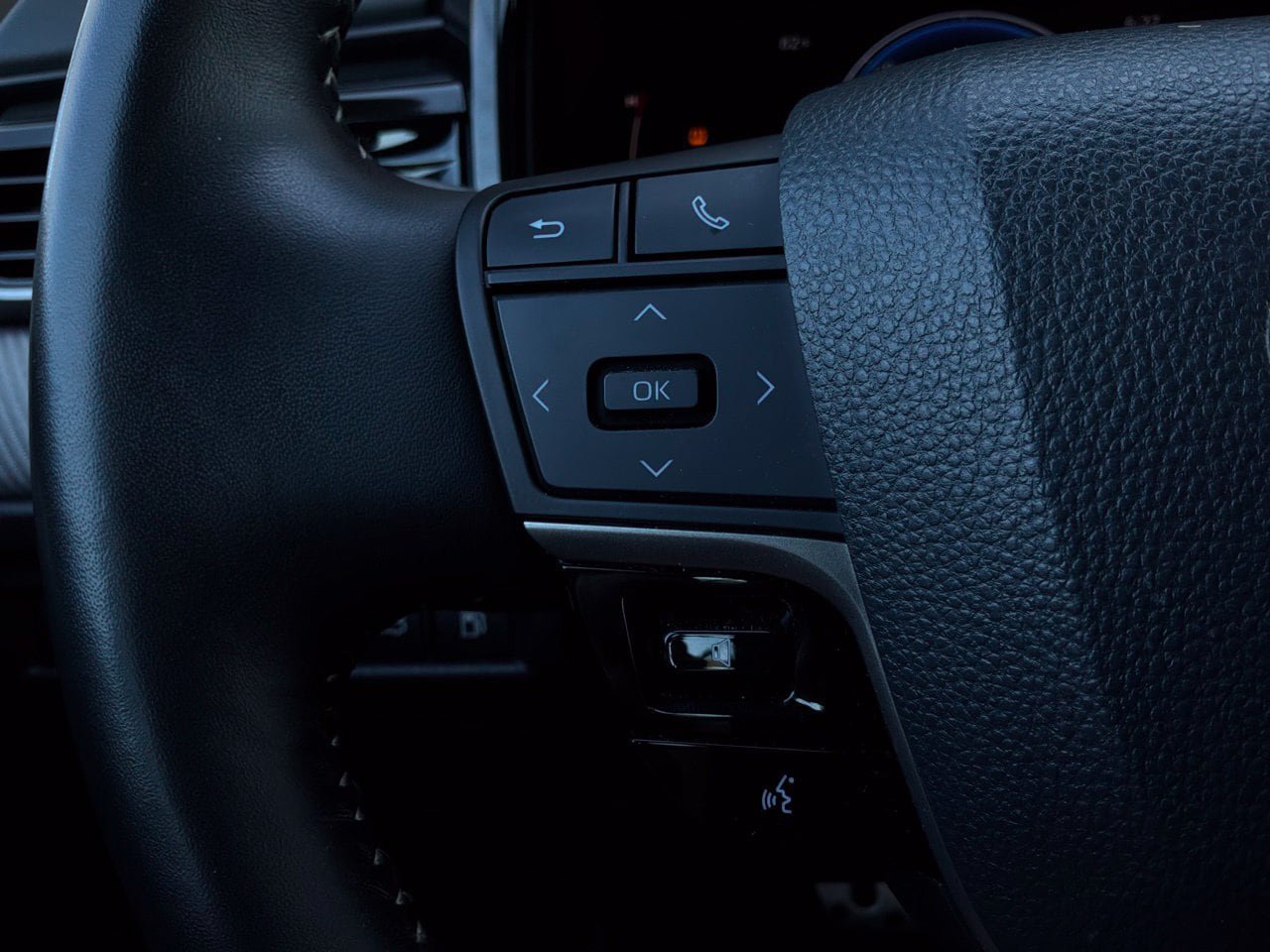 Used 2025 Toyota Camry SE w/ Convenience Package AWD/4WD image 39