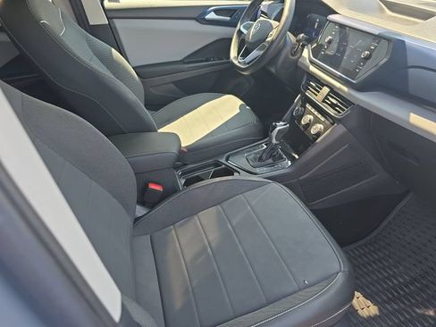 Used 2023 Volkswagen Taos SE w/ Panoramic Sunroof Package FWD image 10