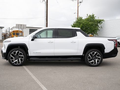 Used 2024 Chevrolet Silverado EV RST image 7