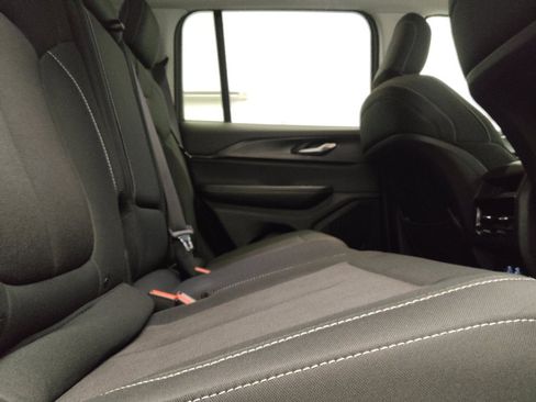 Used 2023 Jeep Grand Cherokee Laredo RWD image 19