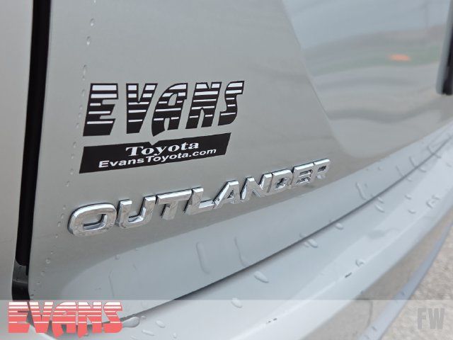 Used 2025 Mitsubishi Outlander AWD image 4