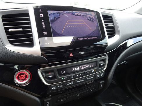 Used 2018 Honda Pilot Touring image 20