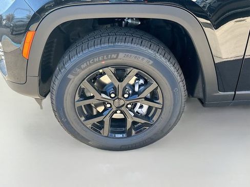 New 2025 Jeep Grand Cherokee Altitude image 32