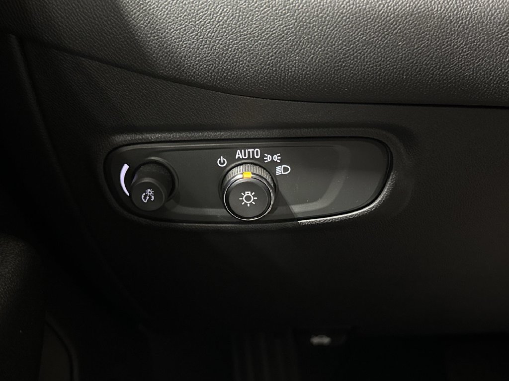Used 2023 Chevrolet Equinox LT FWD image 18