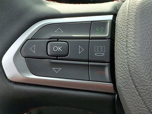 Used 2025 Jeep Compass Trailhawk w/ Trailhawk Elite Group image 21