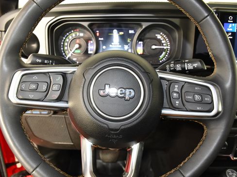 Used 2024 Jeep Wrangler Unlimited Sahara AWD/4WD image 19
