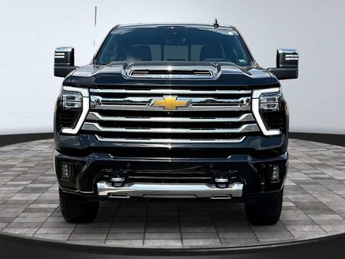 Used 2024 Chevrolet Silverado 2500 High Country w/ High Country Premium Package AWD/4WD image 2