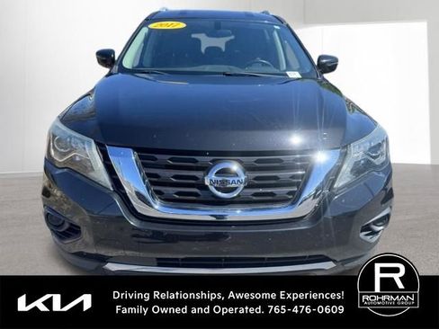 Used 2017 Nissan Pathfinder S image 2