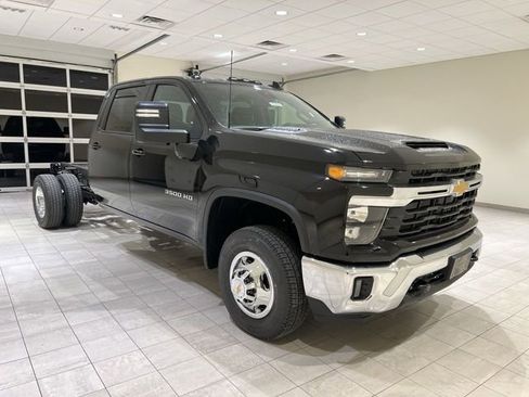New 2026 Chevrolet Silverado 3500 LT w/ Convenience Package AWD/4WD image 7