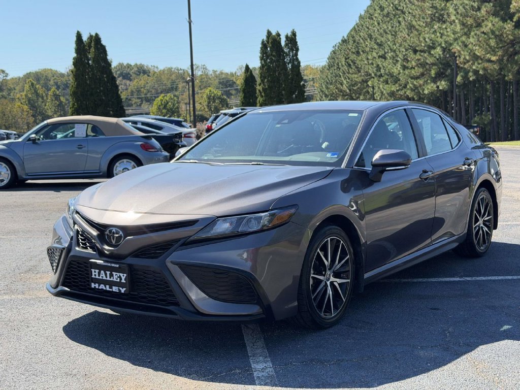 Used 2024 Toyota Camry SE w/ Cold Weather Package FWD image 23