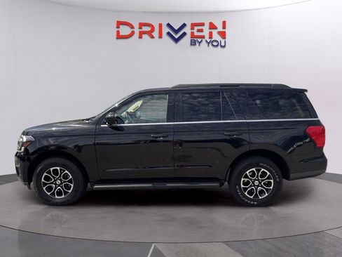 Used 2024 Ford Expedition XLT image 2