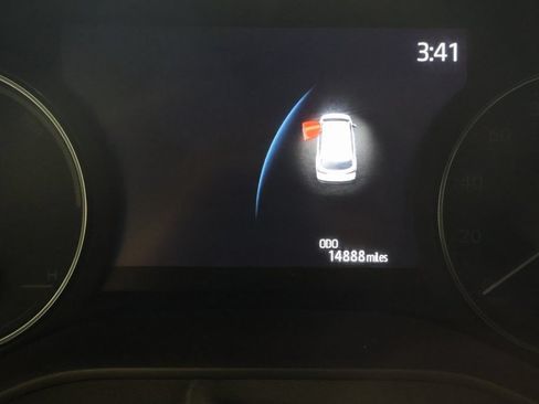 Used 2024 Toyota Sienna Platinum FWD image 18