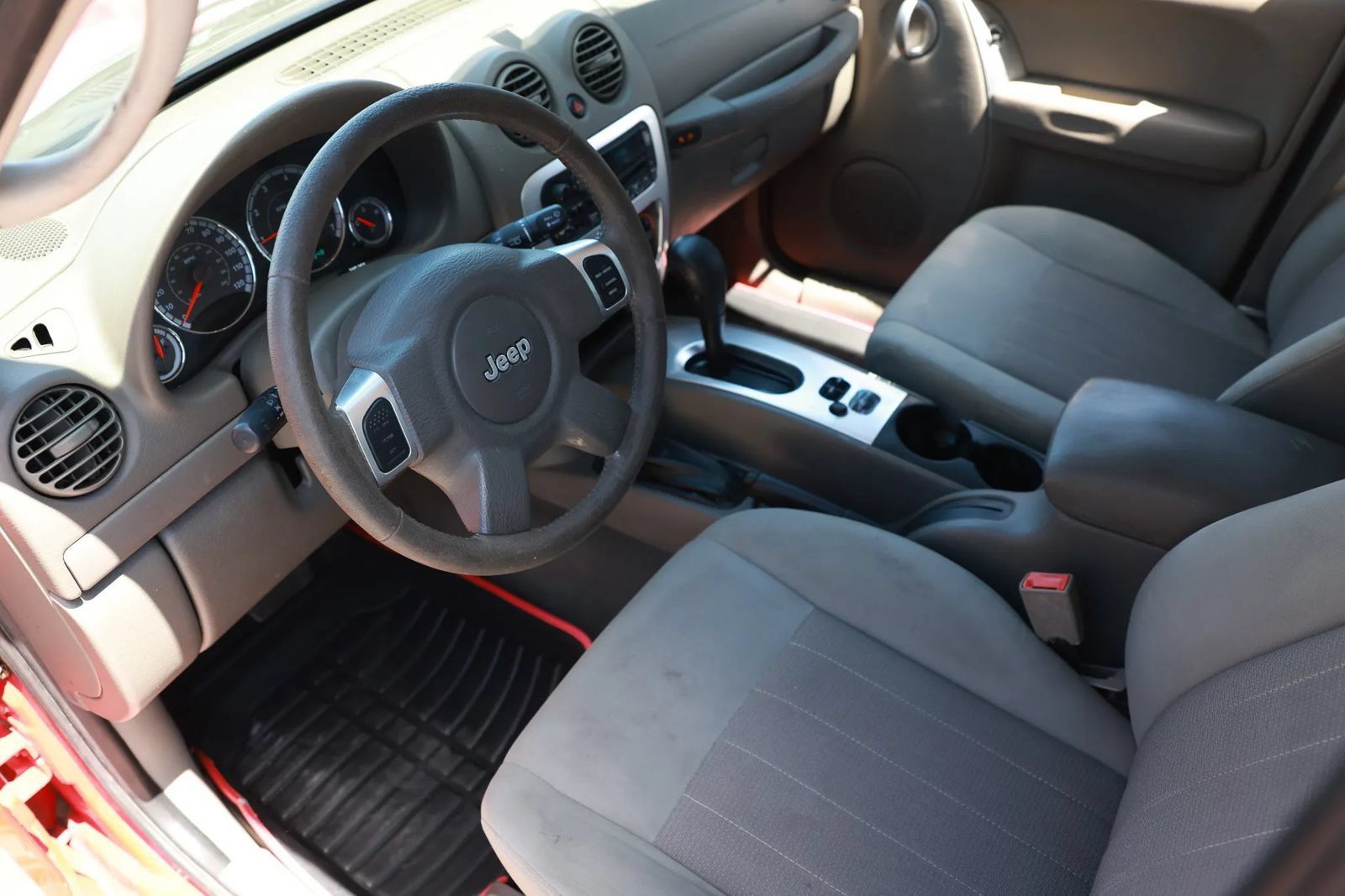 Used 2006 Jeep Liberty Limited AWD/4WD image 17