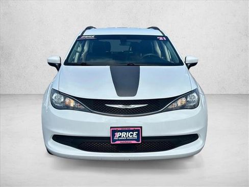Used 2021 Chrysler Voyager Lxi image 2