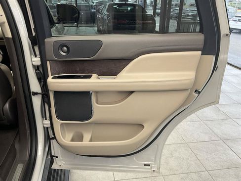 Used 2023 Lincoln Navigator Reserve AWD/4WD image 15