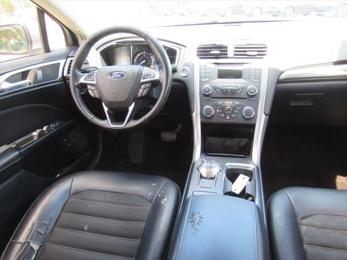 Used 2017 Ford Fusion SE w/ Equipment Group 601A image 13