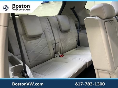 Used 2025 Volkswagen Atlas SE image 12