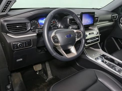 Used 2023 Ford Explorer XLT w/ Equipment Group 202A AWD/4WD image 21