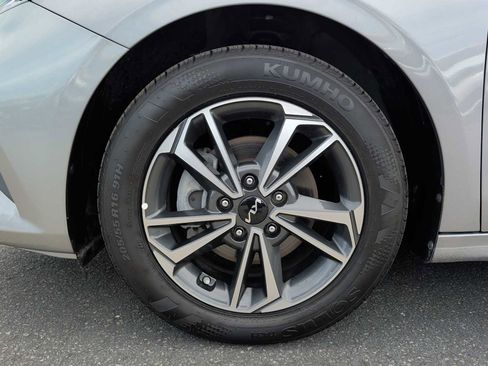 Used 2024 Kia Forte LXS FWD image 17