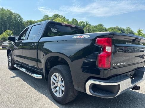 Used 2023 Chevrolet Silverado 1500 LT AWD/4WD image 2