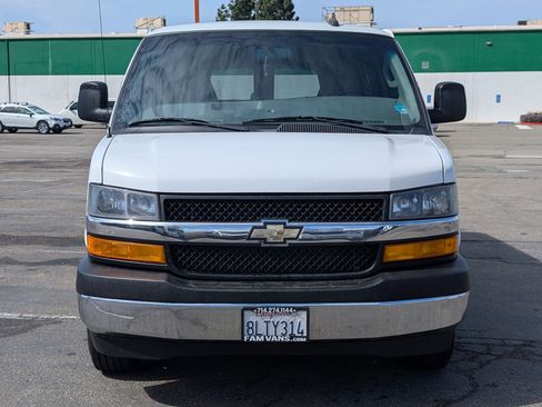 Used 2018 Chevrolet Express 3500 LT w/ LT Preferred Equipment Group image 3
