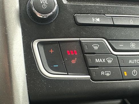 Used 2018 Ford Fusion SE w/ Equipment Group 602A FWD image 6
