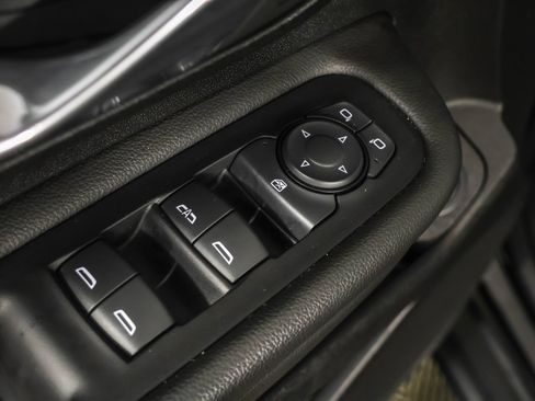 Used 2023 GMC Terrain SLT image 34